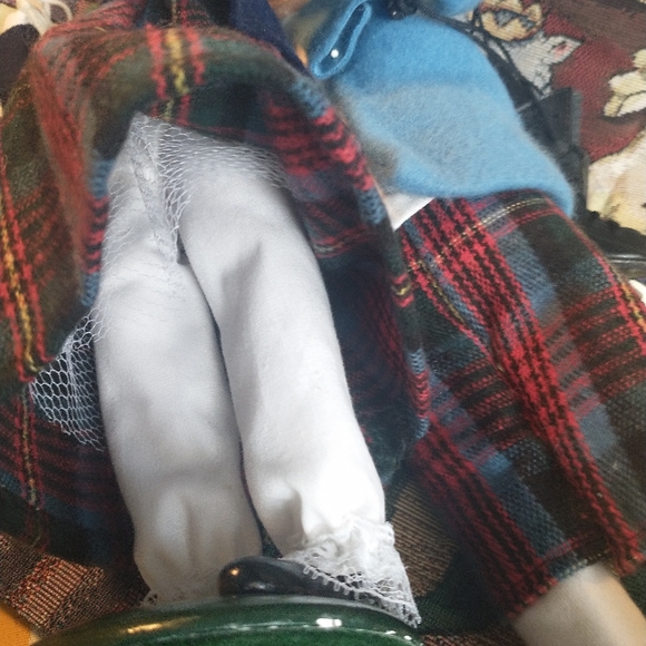 2 VINTAGE AMAZING BYERS CHOICE CAROLERS DOLLS. - Picture 13 of 16